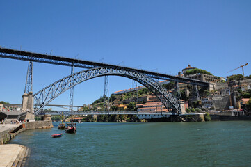 Fototapeta na wymiar historical bridge of the city of Porto in Portugal