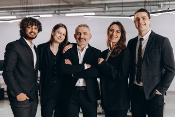 Obraz premium Group photo of smiling businesspeople. Multiethnic business team posing with happy smile. Successful entrepreneurs in office. Teamwork concept