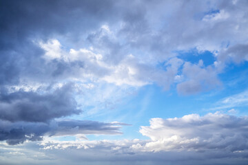 Obraz premium cloudy and sunny sky