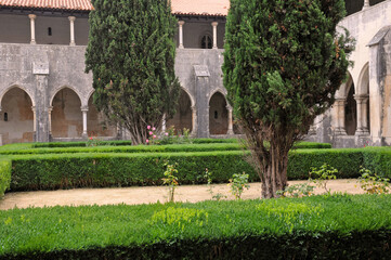 Fototapeta na wymiar Batalha, Portugal - july 3 2010 : picturesque monastery