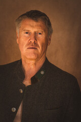 Attraktiver, älterer Mann