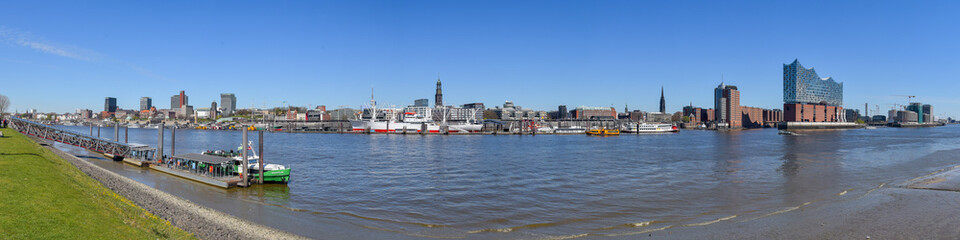 Panorama Skyline der Hansestadt Hamburg