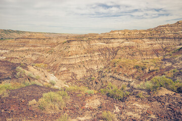 Fototapeta premium Barren landscape of the Badlands of Drumheller