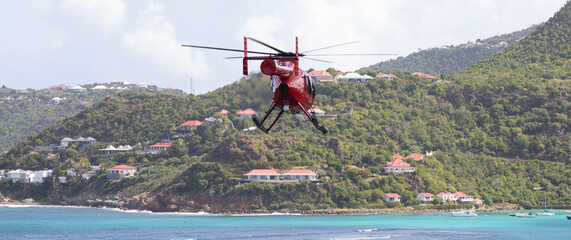 Hélicoptère touristique en balade.