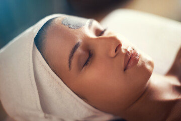 Fototapeta na wymiar Finding serenity at the spa. a beautiful young woman relaxing during a beauty treatment a a spa.