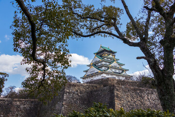 大阪城の天守閣と石垣