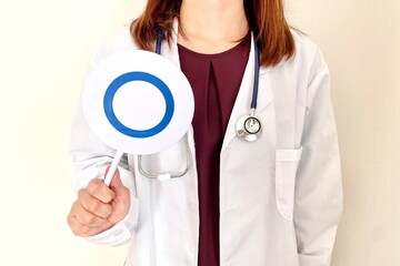 許可する女性医療従事者 OK・丸