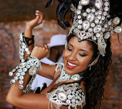 Take a little rhythm. a beautiful samba dancer performing in a carnival with her band.
