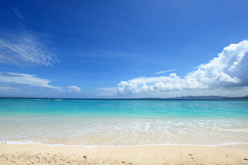 沖縄の美しい海の風景