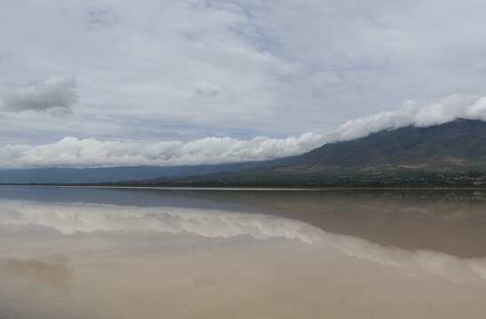 Reflejo de la laguna de Sayula en Jalisco M&eacute;xico