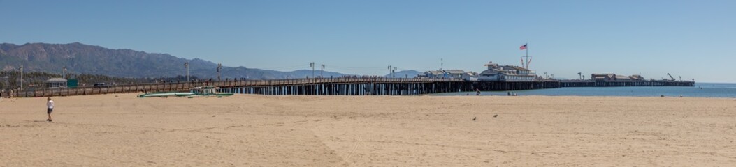 Naklejka premium scenic pier in Santa Barbara with empty beach in