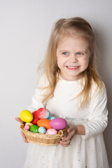 Fototapeta na wymiar girl with easter eggs