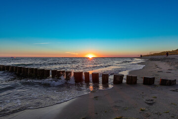 Sonnenaufgang am Zingster Sportstrand.