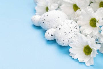 Fototapeta na wymiar Easter eggs and flower bouquet