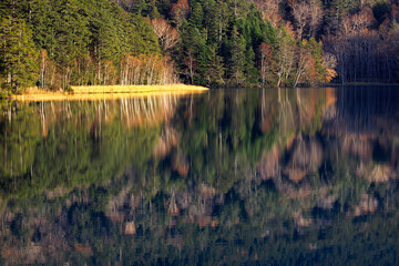 晩秋のオンネトー（足寄町）