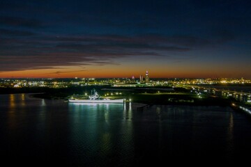 Obraz premium Aerial view of the USS Alabama battleship at sunset