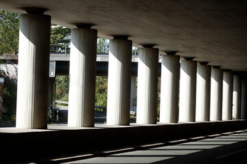 Fototapeta premium Brückenpfeiler aus Beton an einem Straßentunnel, Bremen, Deutschland