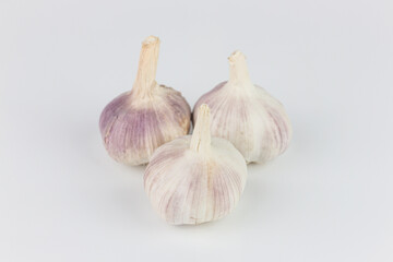 Obraz na płótnie Canvas Garlic isolated on white background. Clipping path included in file.