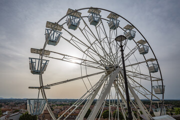 Ferris Wheel Over Blue Sky - obrazy, fototapety, plakaty