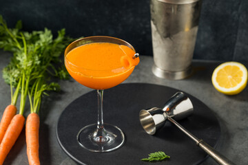 Obraz na płótnie Canvas Boozy Healthy Carrot Bourbon Cocktail