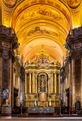 Obraz premium Ornate interior and altar in the Metropolitan Cathedral on Plaza de Mayo in Buenos Aires