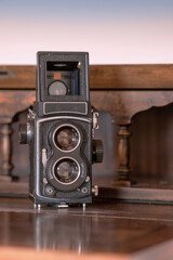 Alte Rollfilm Kamera, Zweiäugig , Doppellinsen Aufklappsucher, im Studio
