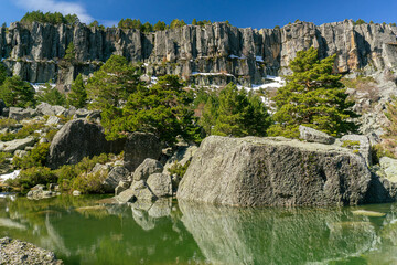 Visión del circo glaciar de Vinuesa, Laguna Negra, en el norte de España, en la región de Soria