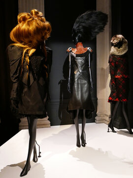 Alexander McQueen for Givenchy -  collection "Eclect Dissect" - haute couture, 1997. Hair director Nicolas Jurnjack