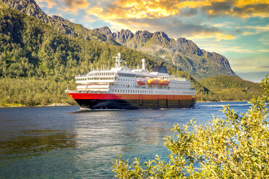 Hurtigroute,  Lofoten, Norwegen 