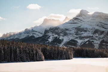 Fototapeta na wymiar Canadian Mountains in BC during winter