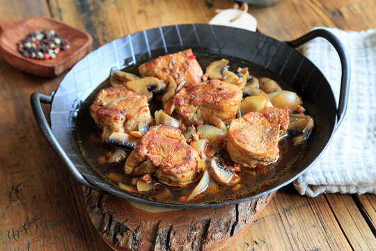 Schweinefilet in Eisenpfanne