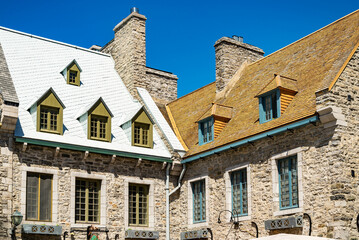 Fototapeta na wymiar Old coloured buildings in Quebec City, Canada
