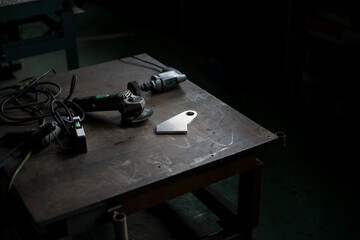 Abrasive work of materials with paper
