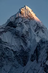 Keuken foto achterwand Ama Dablam Sunset on Ama Dablam (6812m): tip of Ama Dablam being gently touched by last rays of sun. See ya tomorrow... Photo taken from the village of Dzonghla