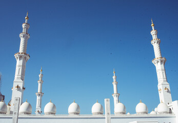 Sheikh Zayed Grand Mosque in Abu Dhabi, minaret, mosque, with palms, tower, middle east, UAE, United Arab Emirates