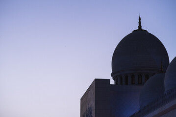 Fototapeta na wymiar Sheikh Zayed Grand Mosque in Abu Dhabi, middle east, UAE, United Arab Emirates, silhouette, blue hour, negative space, 