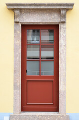 Obraz premium View of old building with wooden door