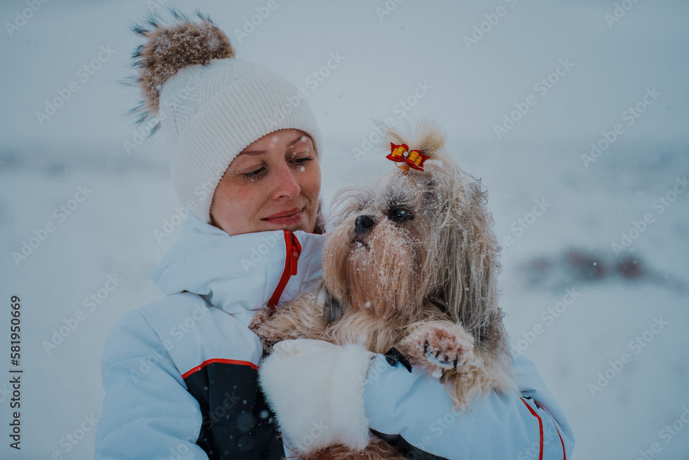 Poster Young woman tourist with dog in winter