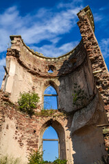 Fototapeta na wymiar View at the ruins tower of the old Chervonograd castle in the village of Nyrkiv, Ternopil region, Ukraine