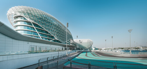 Obraz premium Yas Viceroy Hotel is built across the F1 Yas Marina Circuit