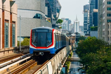 Foto op Aluminium Skytrain BTS operates in the center of Bangkok. Skytrain is the fastest mode of transport in Bangkok © dron285