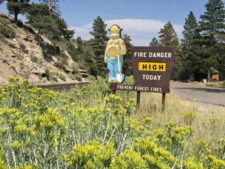 fire danger sign in the mountains