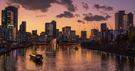 水の都大阪の夕暮れ