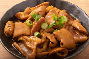 モツ煮込み　(牛ホルモン　味噌煮込み)