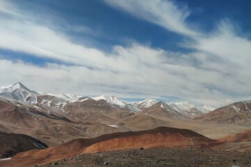 Naklejka premium Snow mountains far away