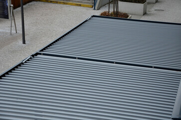 You will control the tilting roof slats with the remote control, complete control. The slats can be...