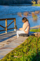 digital nomad woman traveling the world working