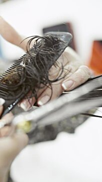 Coiffeur, cheveux, shampoing, brushing, soin, coiffure, ch&acirc;tain, laver, nettoyer, massage, couleur, huile, rincer, lisser, friser, couper, brosser, peigner, d&eacute;s&eacute;paissir, ajuster, &eacute;galiser, lisse, bouc