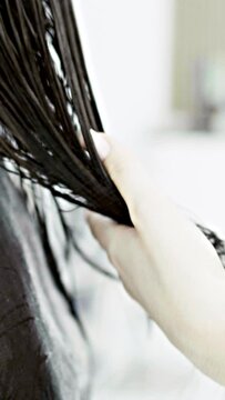 Coiffeur, cheveux, shampoing, brushing, soin, coiffure, ch&acirc;tain, laver, nettoyer, massage, couleur, huile, rincer, lisser, friser, couper, brosser, peigner, d&eacute;s&eacute;paissir, ajuster, &eacute;galiser, lisse, bouc