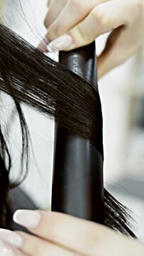 Coiffeur, cheveux, shampoing, brushing, soin, coiffure, ch&acirc;tain, laver, nettoyer, massage, couleur, huile, rincer, lisser, friser, couper, brosser, peigner, d&eacute;s&eacute;paissir, ajuster, &eacute;galiser, lisse, bouc